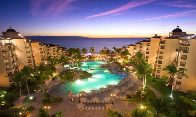 Flamingos Complejo | Oceanfront Elegance: 3400 SqFt Penthouse with Jacuzzi Dec 21-28- Contact Host!
