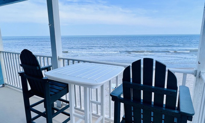 Kure Beach Condominio | Oceanfront End Unit Condo with Pool-Riggings D2