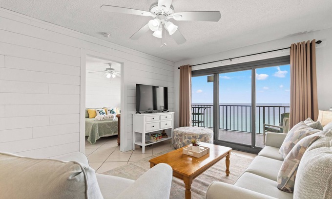 Lower Grand Lagoon Condominio | Oceanfront Escape Commodore 1002, 1BR Condo with Balcony & Seasonal Savings