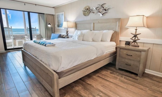 Litchfield by the Sea Apartamento | Oceanfront Escape with Private Porch 1st Floor
