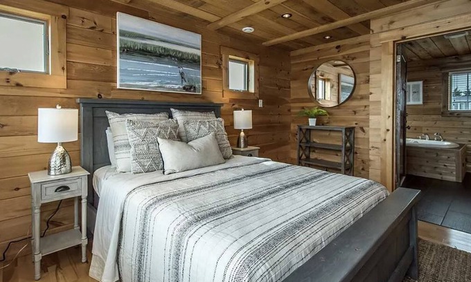 Cows Bay Casa | Oceanfront Estate with hot tub and gym