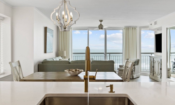 Crescent Beach Condominio | Oceanfront-Family Friendly-Renovated-Beautifully Appointed-2026 Calendar Open
