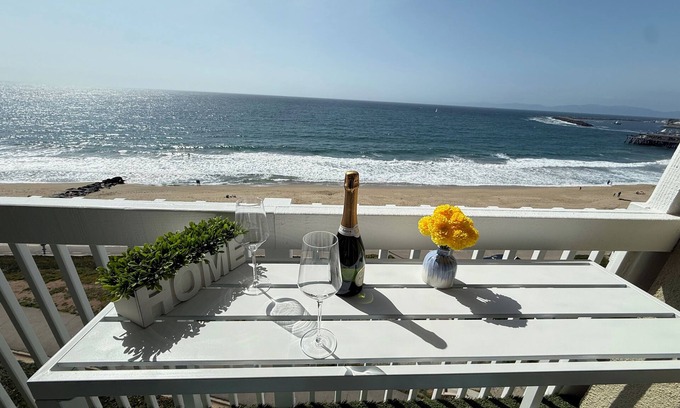South Redondo Apartamento | Oceanfront Getaway - Parking - Stunning Views