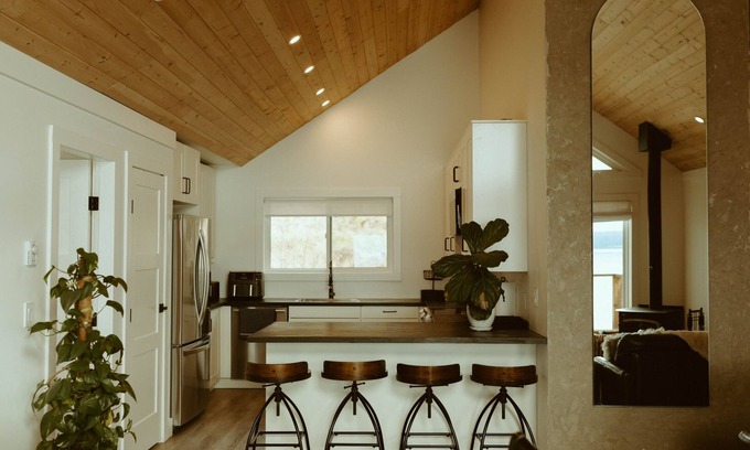 Powell River Casa | Hemlock Suite | Oceanfront Luxury Escape | Hot Tub | Optional Sauna Add-On