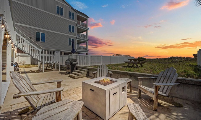 North Myrtle Beach Casa | Shell Yeah: Oceanfront*Heated Pool*Bar*Firepit