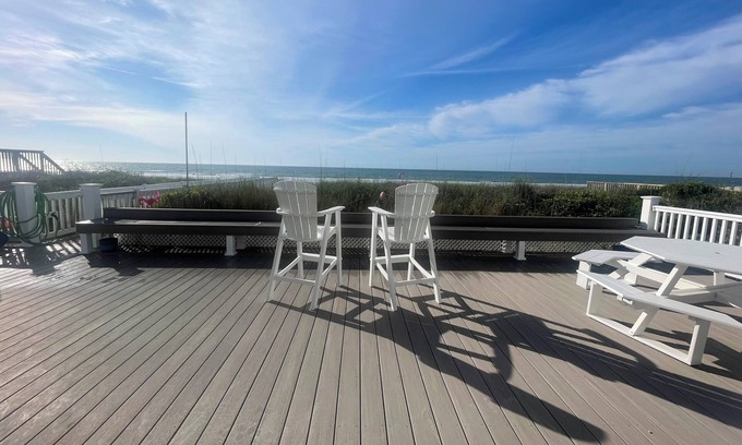 Jacksonville Casa | Oceanfront Home, Best Location: Walk to Town, 4 Bed/3 Bath, Pet Friendly!