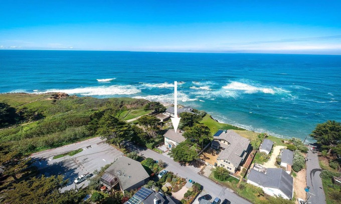 Montara Casa | Oceanfront Home Retreat w/ Breathtaking Views of Fitzgerald Marine Reserve