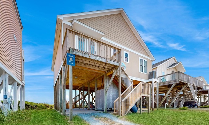 Holden Beach Casa | Oceanfront home with washer/dryer and private walkway to the beach