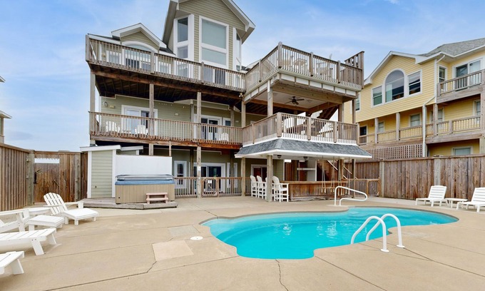 Hatteras Casa | Oceanfront home with ocean view, private hot tub & pool, & washer/dryer