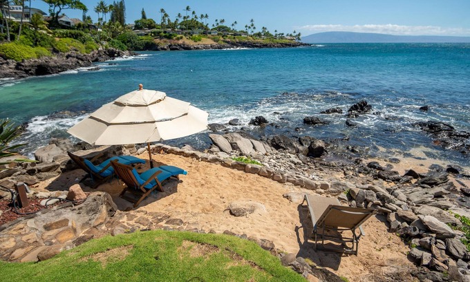 Napili Casa | Oceanfront, hot tub, pool, sauna, perfect location!