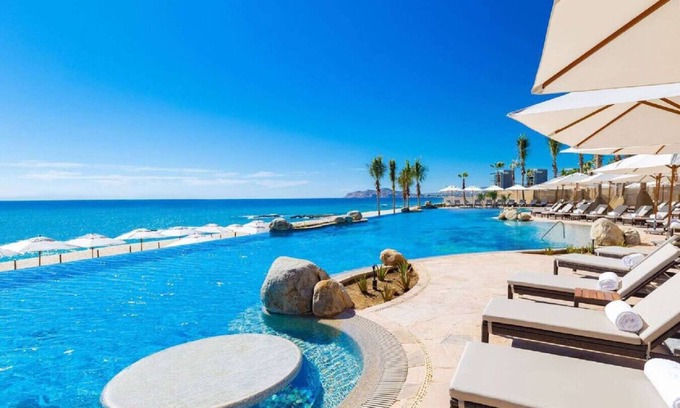 San Jose del Cabo Casa | Oceanfront Luxury: Stunning 2-Bedroom Beach Escape