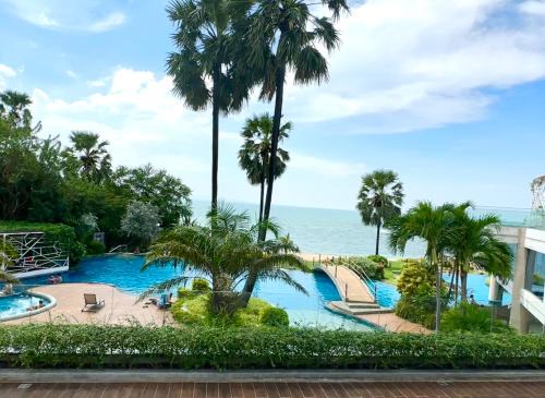 North Pattaya Apartamento | Oceanfront Luxury Condo in Pattaya with Private Beach and Inifinity Pool - NOT A HOTEL 30 Day Stay Minimum