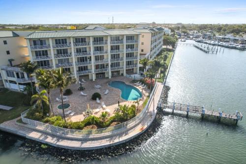 St. Petersburg - Clearwater Apartamento | Oceanfront Luxury Condo! Mins to beach! Rum Bar Next Door!
