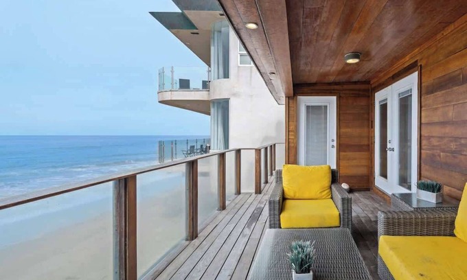 California Casa | Oceanfront Malibu Retreat