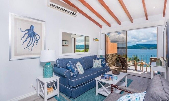 Playa Flamingo Condominio | Remodelado! ¡Nuevo en el mercado! Hermoso desarrollo de condominios frente al mar en Flamingo!