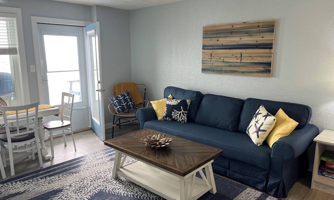 Wildwood Crest Condominio | Oceanfront Oasis with Private Balcony and Heated Pool in Wildwood Crest