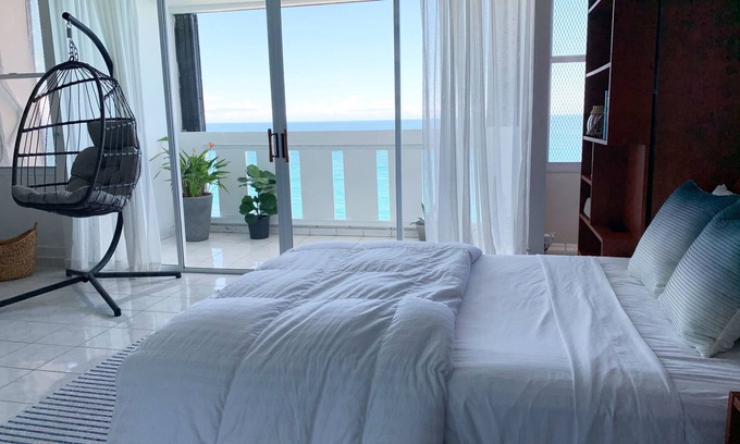 Condado Apartamento | Oceanfront on 17th Floor in Condado