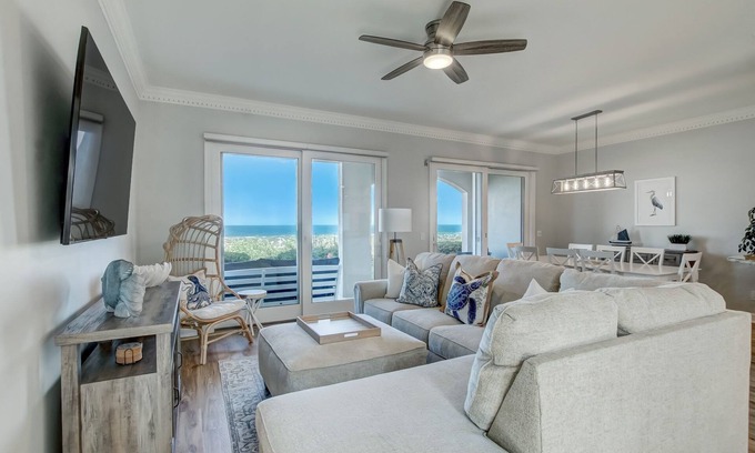 American Beach Condominio | Oceanfront Outrigger Townhome | Two Primary Suites with Balconies | Stunning Updates