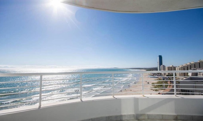 Strand Apartamento | Oceanfront Panoramic Beach View