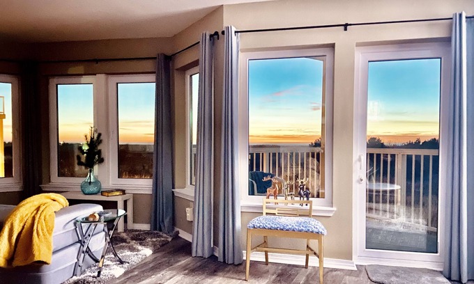 Long Beach Apartamento | Oceanfront Panoramic Views, KING Bed, Two Masters!