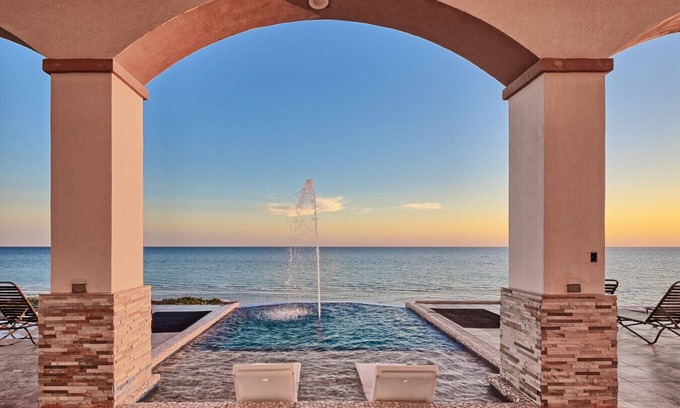 Las Conchas Casa | Casa de lujo frente a la playa con piscina privada y gran espacio al aire libre en el patio