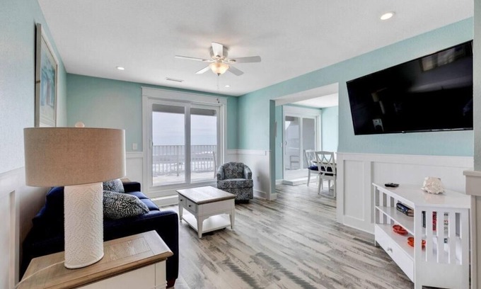 Kill Devil Hills Condominio | Oceanfront Penthouse Suite - Pool Views Elevator Endless Views (JY422)