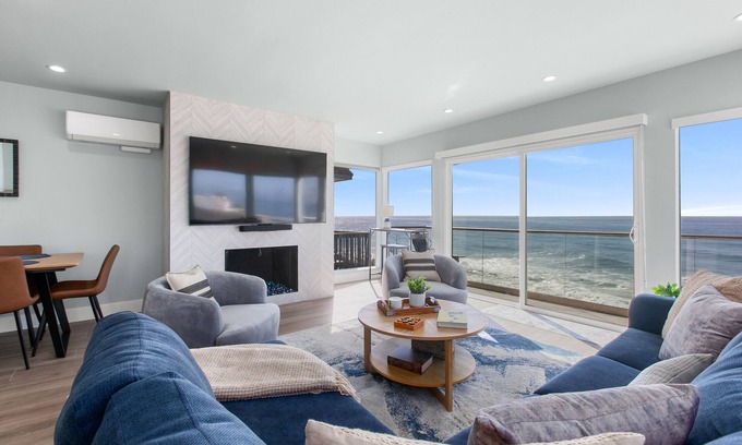 Beach Barber Tract Condominio | Oceanfront Penthouse on Windansea Beach w/ AC, Parking, Golf