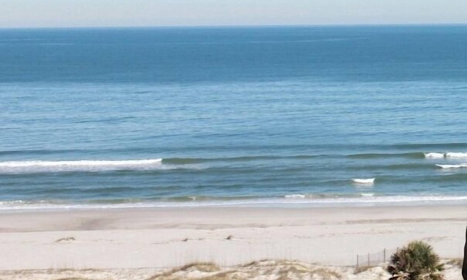 Fernandina Beach Villa | Vistas al ático frente al mar, elegantes acabados naturales, WiFi, 5 televisores, 4 camas, 3 baños