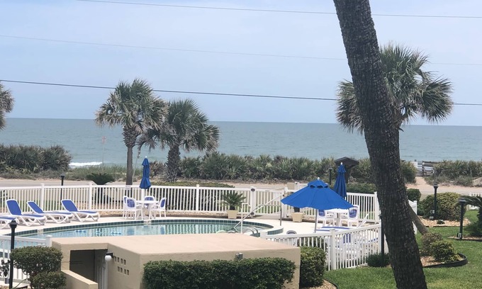 Breakers Condominio | Oceanfront, pool, steps to quiet beach, nicely fully furnished