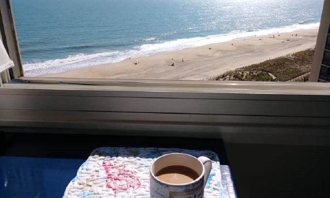 North Ocean City Condominio | Oceanfront ~ On The Beach ~ Pool ~ 4 Seasons ~ Linens ~ Minutes To Boardwalk