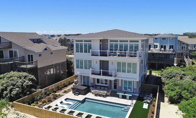 Currituck County Casa | OCEANFRONT, Private Pool, ELEV, Ocean Views! OS607F, Saltspray Sunrise
