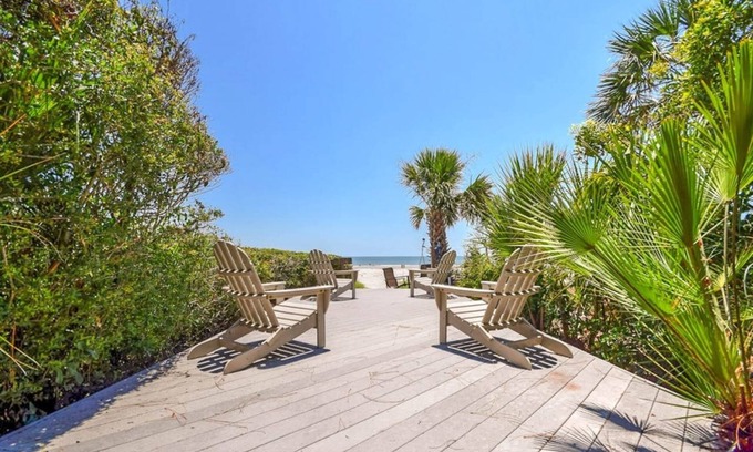 Beach Lagoon Casa | OCEANFRONT Retreat w Stunning Setback, Gourmet Kitchen, Private Pool, Hot Tub, Screened Patio, Grill
