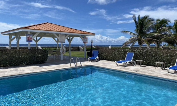 Patricks Island Condominio | Oceanfront renovated 2 bd 2.5 bth, pool, boardwalk, easy access to whole island.