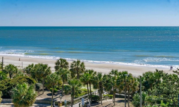 Myrtle Beach Condominio | Oceanfront Resort, Great Views, King Bed, 7 Pools!