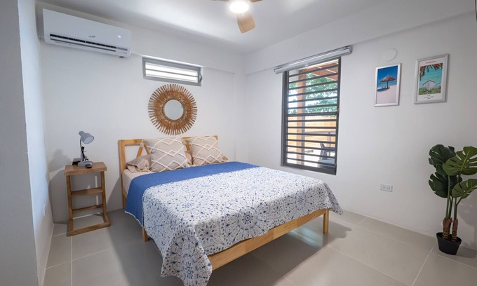 Algarrobos Apartamento | Retiro Frente al Mar con Terraza, Playa y BBQ