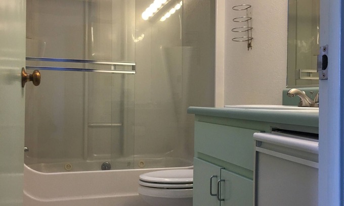 Anchor Bay Apartamento | Oceanfront Room with Direct Beach Access
