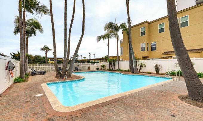 North Pacific Beach Condominio | Oceanfront San Diego Getaway: Steps to Beach!
