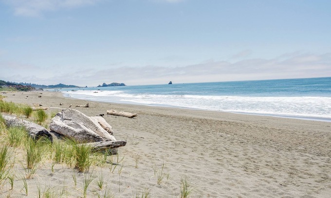 Smith River Cabaña | Oceanfront Smith River Cottage: Beach Access!