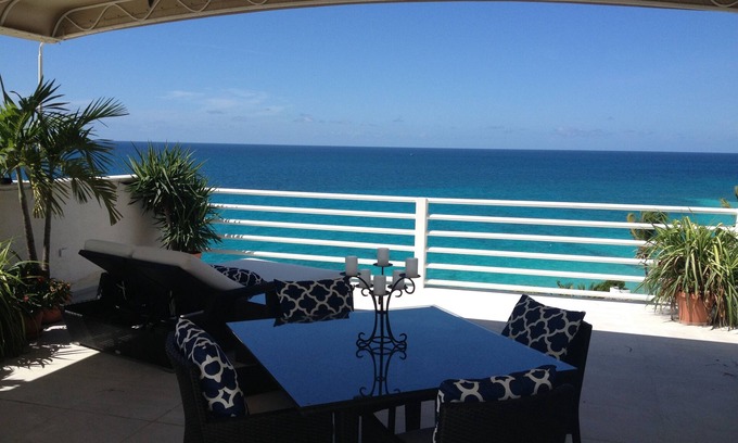 Maho Condominio | Frente al mar Espectacular ático W / Amplia terraza en el tejado, Cupecoy Beach