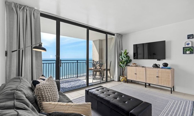 Myrtle Beach Condominio | Oceanfront Stay with Private Balcony
