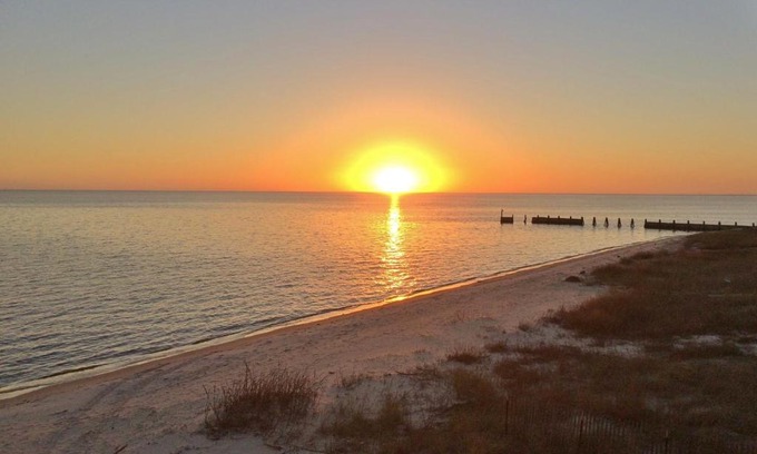 Ocean Springs Casa | Oceanfront Stilt House with Deck on Private Beach!
