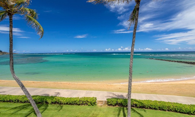Kapaa Condominio | Oceanfront.Superb views. Pono Kai Renovated 2 bd 2 ba,+sofa sleeper. A/C