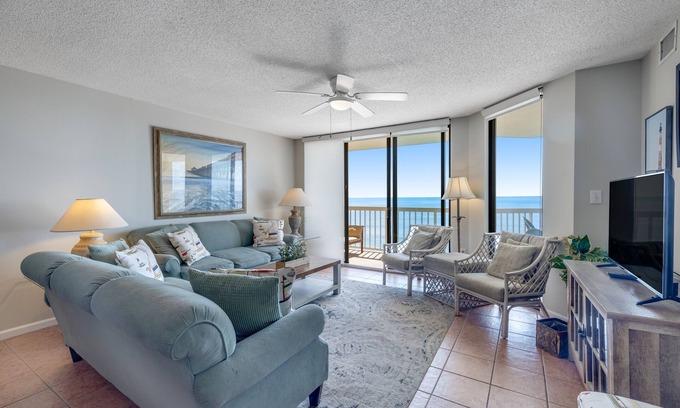 Folly Beach Villa | Frente al mar, villa en el tercer piso con excelentes vistas, balcón y 2 piscinas compartidas.