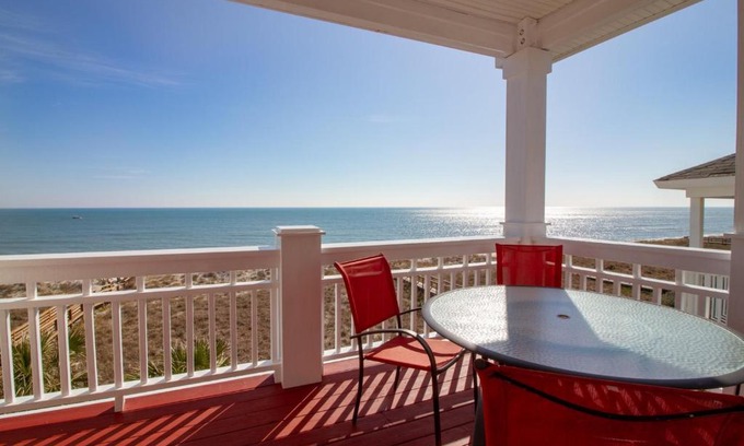 North Carolina Coast Casa | Oceanfront Townhouse with Pool