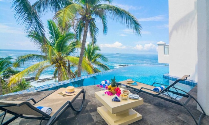 La Punta Casa | Oceanfront Villa in Exclusive Gated Community