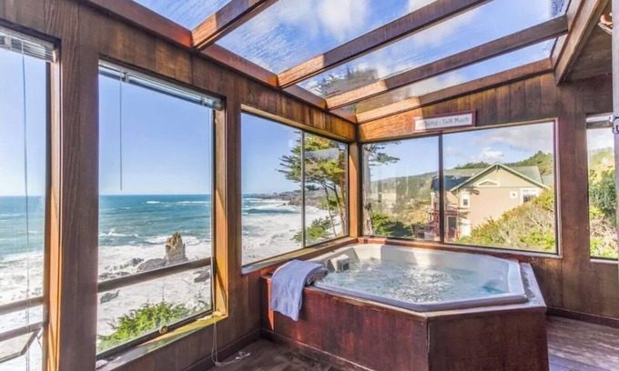 Gualala Casa | Oceanfront w/ sweeping views, decks, hot tub and dog friendly!Gualala/ Sea Ranch