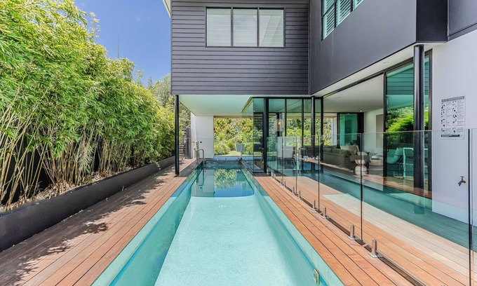 Casuarina Casa | Oceans Echo - Beachfront luxury holiday home