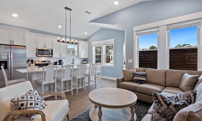 Corolla Light Casa | Oceanside 2BR Near Beach & Currituck Lighthouse