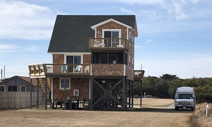 Rodanthe Cabaña | Oceanside 3 habitaciones, 2 baños Cottage con excelentes vistas al mar y sonido