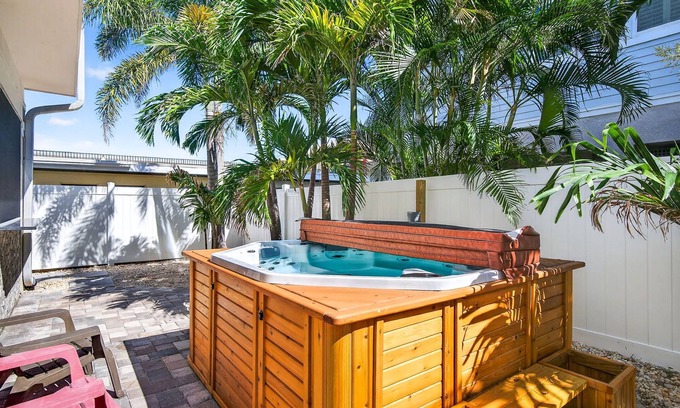 Redington Beach Casa | Exquisita casa de playa con vistas al agua